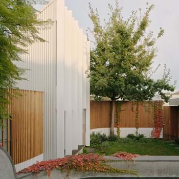 West Bend House / MRTN Architects